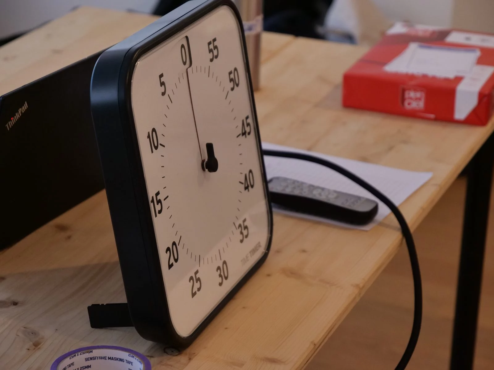 Trente minutes tous les trois mois, minuteur sur la table : le rendez-vous qui transforme une charte en habitude